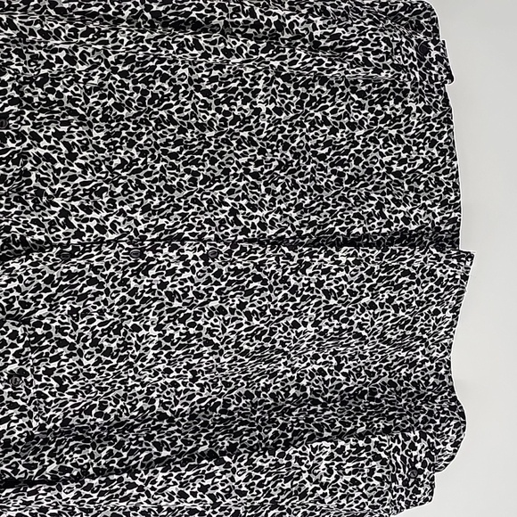 Notations Gray & Black Leopard Print Button Front Blouse wFront Pockets & Slits - Picture 6 of 16